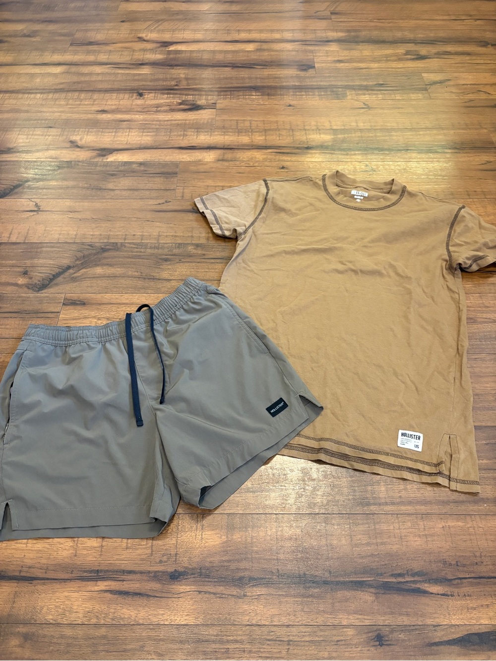 Men’s Hollister T Shirt Active Shorts Set Lot XS/S Brown Tan